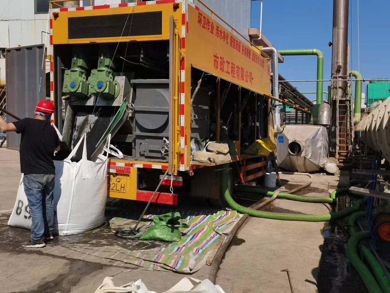 平度淤泥压干处理