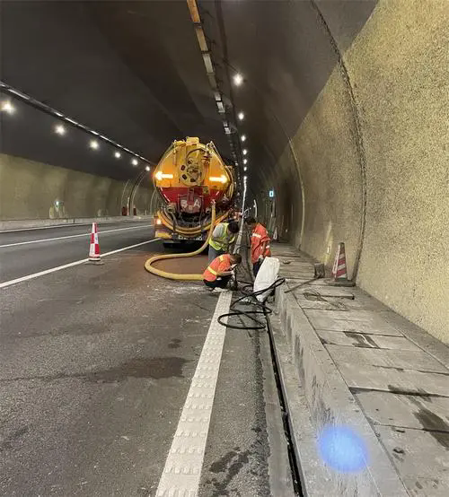 平度隧道排水渠清淤